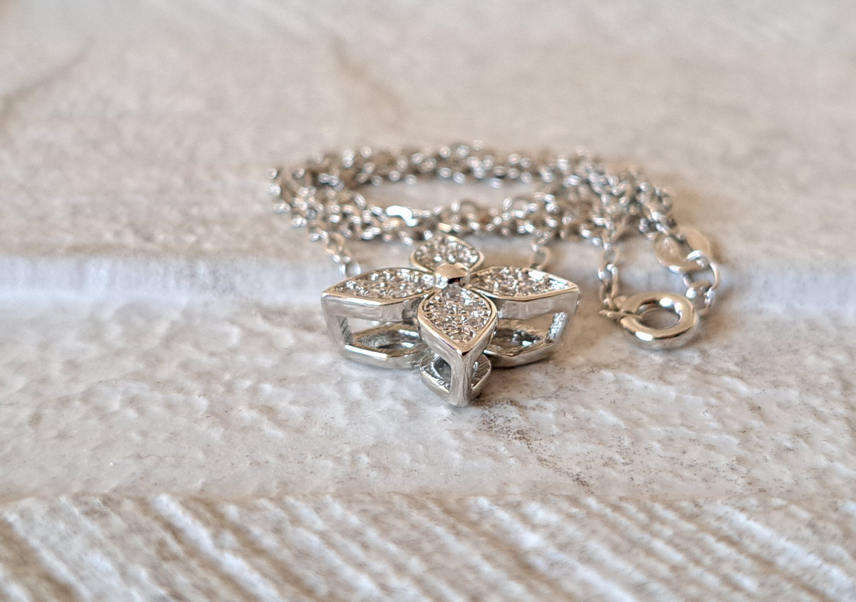 Silver 925 Plated Blossom Star Swarovski Crystal Clover Pendant Necklace