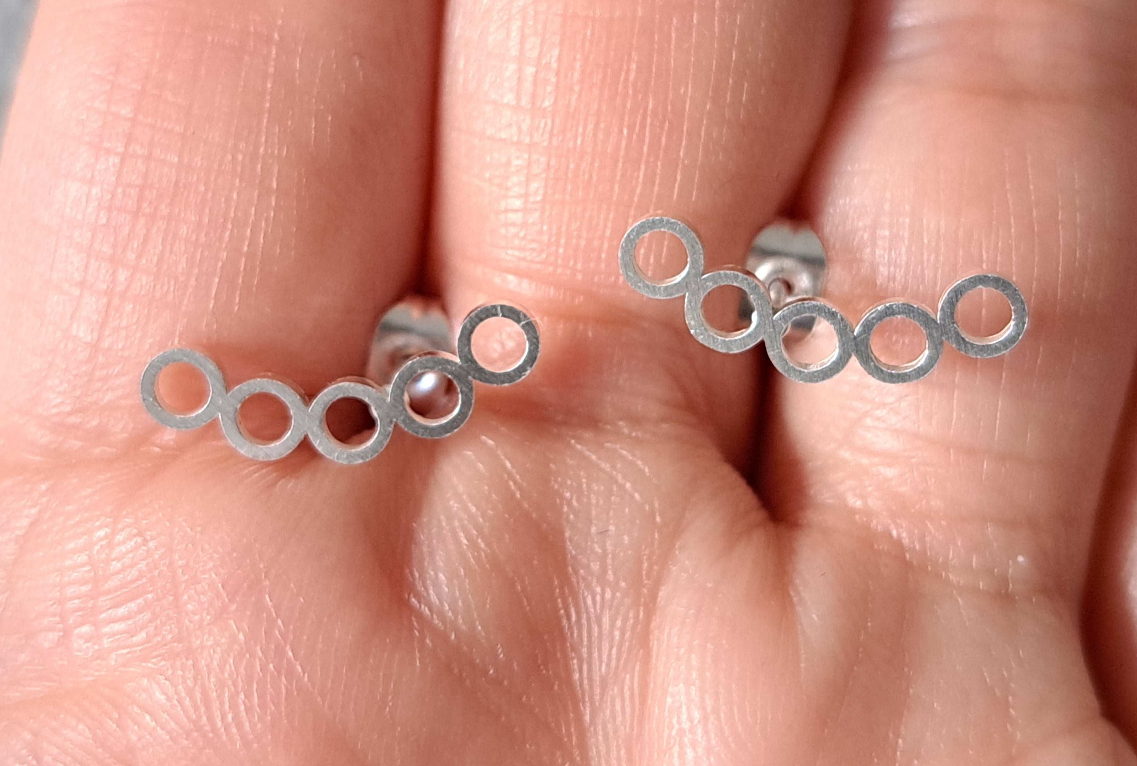 Silver Small Hollow Five Linked Circle Earrings