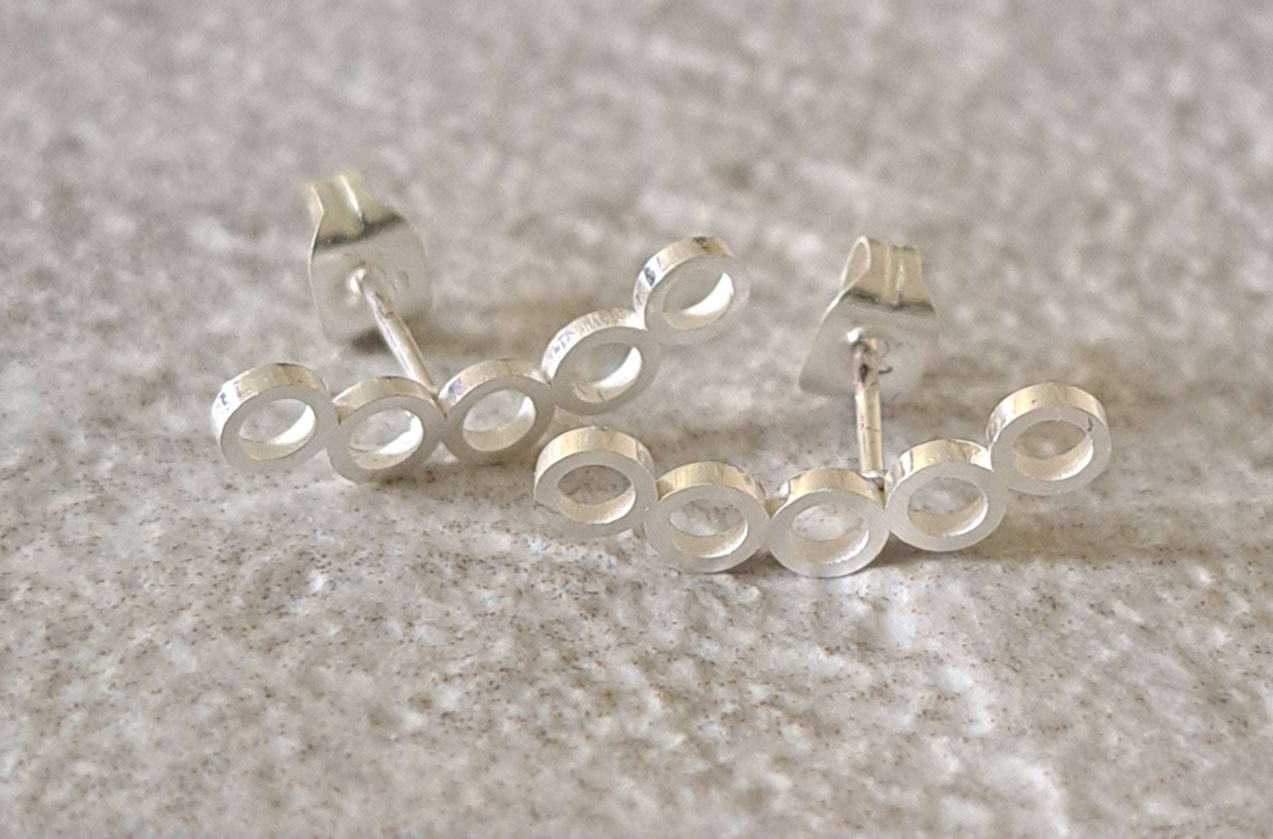 Silver Small Hollow Five Linked Circle Earrings